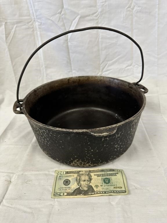 Wagner Ware Hammered Cast Iron Pot /Dutch Oven
