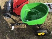 JOHN DEERE PULL SPREADER