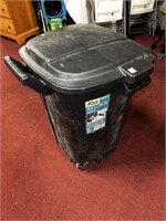 BLUE HAWK 32 GAL PLASTIC TRASH CAN