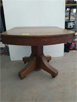 Oak pedestal table on casters 29 x 30 x 40