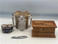 Trinket dishes and fish knife