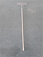 WOOD HANDLE BOW RAKE