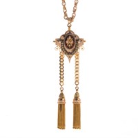 A Lady's Victorian Tassel Necklace in Gold