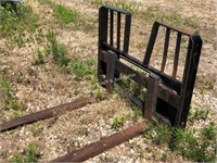 Skid loader pallet forks