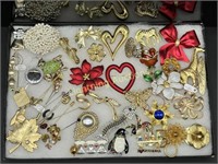 MIX OF GOLD TONE FIGURAL BROOCHES