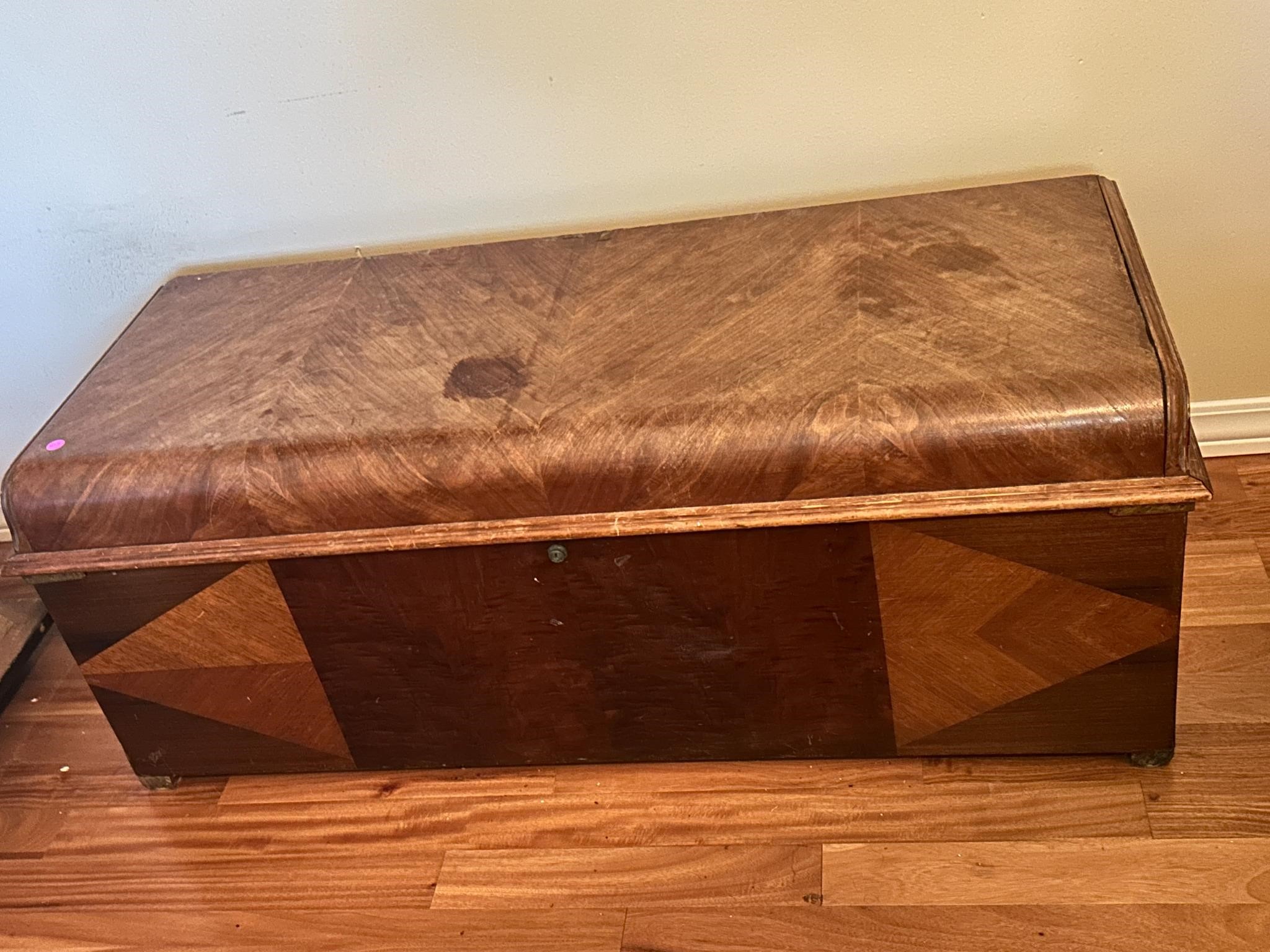 Vintage Lane Cedar Hope Chest