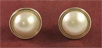 14k Gold Mobae Pearl Earrings
