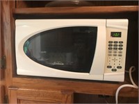 White Sunbeam 700 Watt Microwave