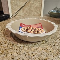 NEW Pampered Chef Stoneware Deep Dish Pie Plate