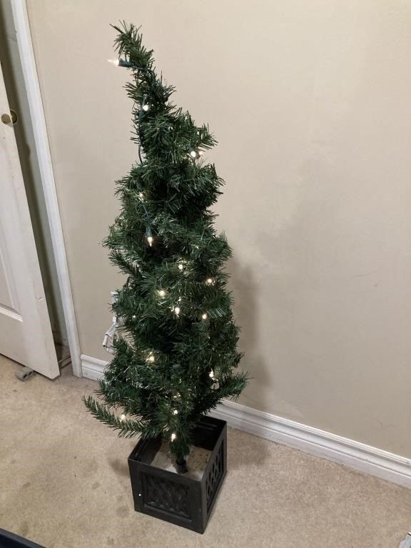 Pre-Lit 4' Christmas Tree