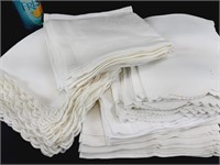 38 serviettes de table en lin de tailles diverses