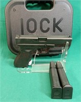 New! Glock 17 9mm pistol. 2 magazines and hard