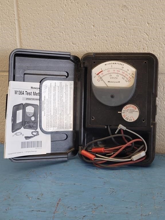 HONEYWELL W1368 TEST METER IN CASE