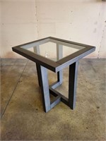 Landing "Lift V1B" End Table