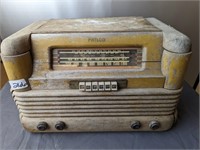 Older Wooden Philco radio