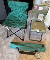 W - LOT OF 2 FOLDING CHAIRS (C7)