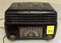 W - VINTAGE GENERAL ELECTRIC RADIO (K17)