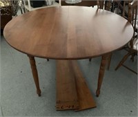 Round Dining Table with 2 Leaves