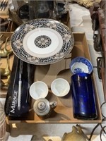 Box lot with porcelain