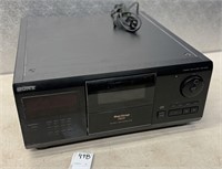 Mega Storage 200 CD Compact Disc Player