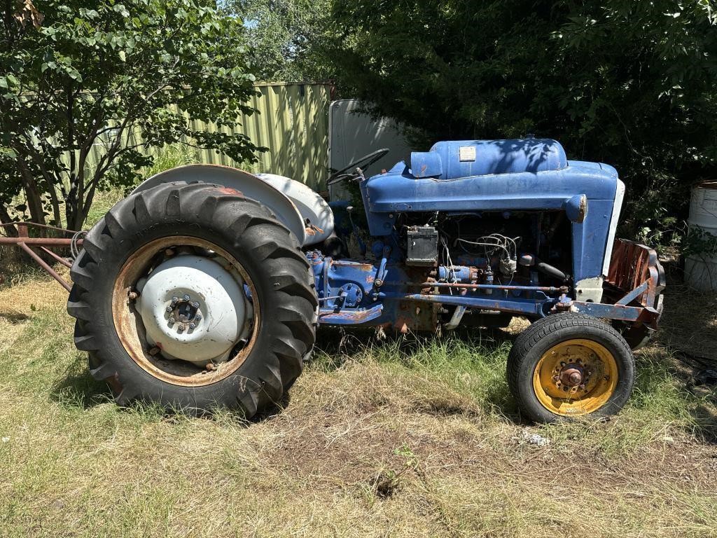 1965 Ford Propane Tractor (RUNNING)