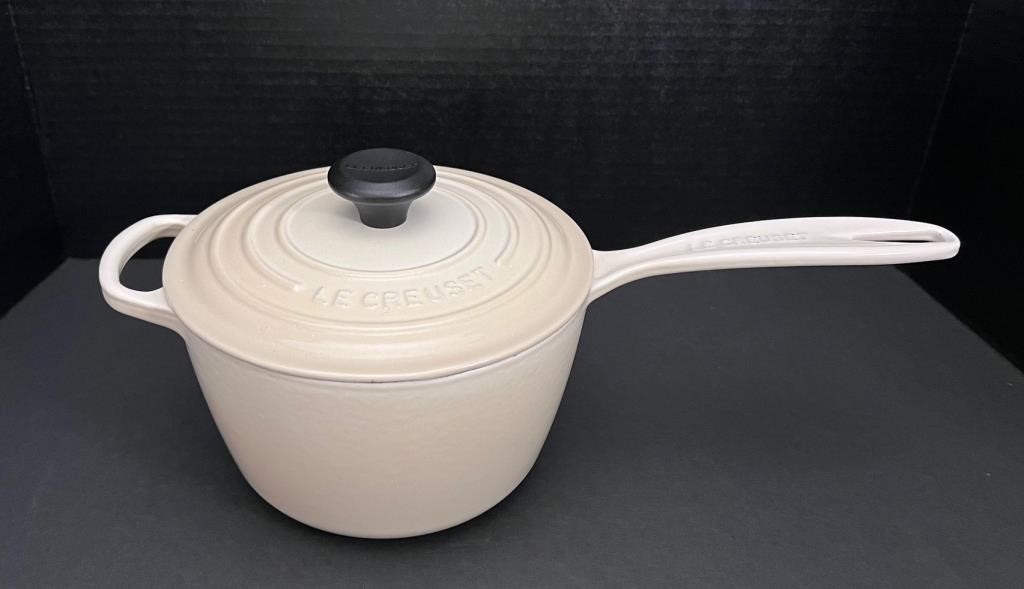 Le Creuset Saucepan with lid 2.5 QT