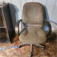 ROLLING OFFICE CHAIR