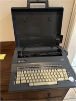 Vintage Smith Corona Typewriter Spell Right SC110