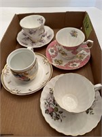 4 Bone China England cups and sauces