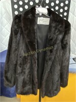 Grafs Fur's, Fur Coat
