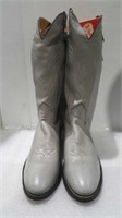 Size 14 B cowboy boots