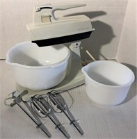 Vintage Sunbeam mixmaster stand mixer w/2 bowls