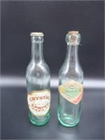 2 Antique Bottles / 2 Bouteilles antiques