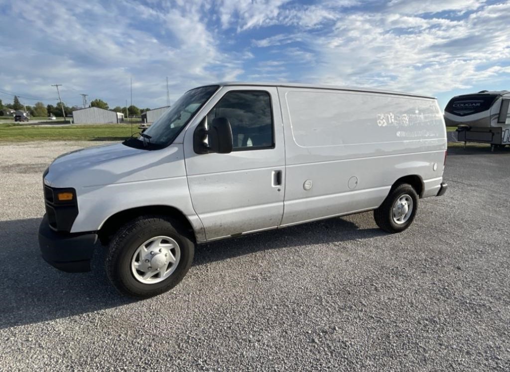 2013 Ford Econoline E250 Cargo w/ Carpet Cleaner