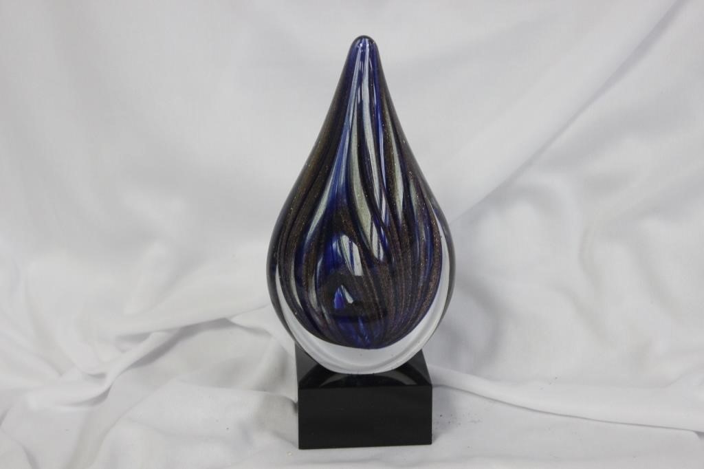 A Teardrop Art Glass