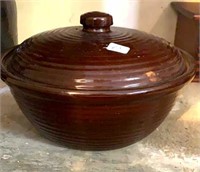 Crock bowl with lid