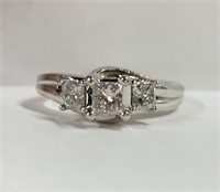 14k 3 Stone Diamond Ring 4.2g T W
