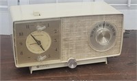 Retro GE clock radio