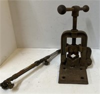 (AW)  Vintage Pipe Vice And Welding Torch