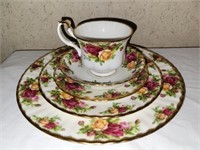 Royal Albert Old Country Roses 5pc place setting
