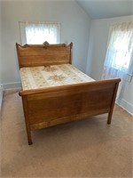 Antique tiger oak full bed