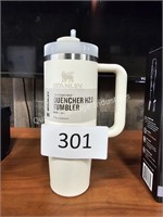 stanley quencher 52.0 30oz tumbler (lobby area)