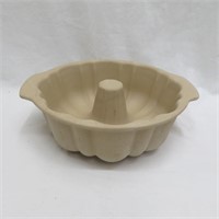 Pampered Chef Fluted Bundt Pan Stoneware - retired
