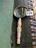MAGNIFYING GLASS MOLDED HANDLE