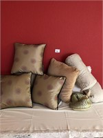 6 + Decorative Throw Pillows