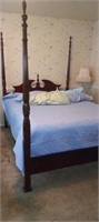 Queen Size Mahogany 4 Poster Bed w/ Bedding &