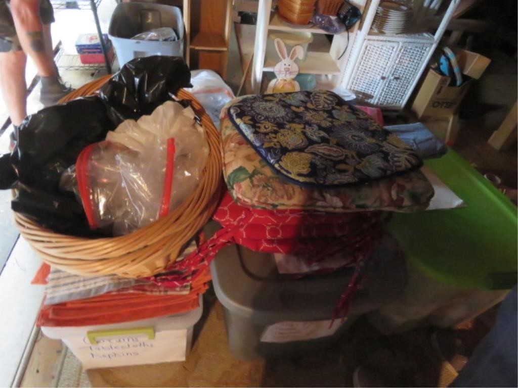 GROUP - BASKETS, TOTES, CURTAINS, NAPKINS, MATS,