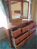 7 Drawer Wooden Dresser w/tri-fold mirror