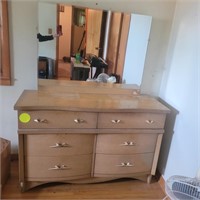 Dresser vanity