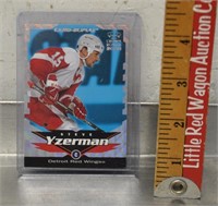 Steve Yzerman Card-Supial hockey card